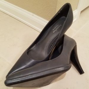 Vera Wang pointed heels